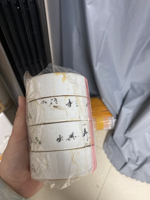 古玩陶瓷花蝶紋疊盒真品鑒賞圖