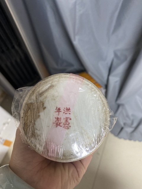 古玩陶瓷花蝶紋疊盒真品鑒賞圖