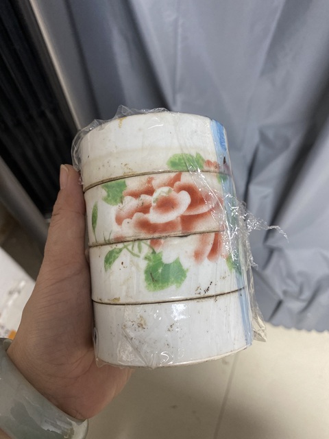 古玩陶瓷花蝶紋疊盒真品鑒賞圖