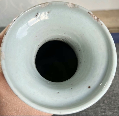古玩陶瓷豆青釉青花瓶真品鑒賞圖