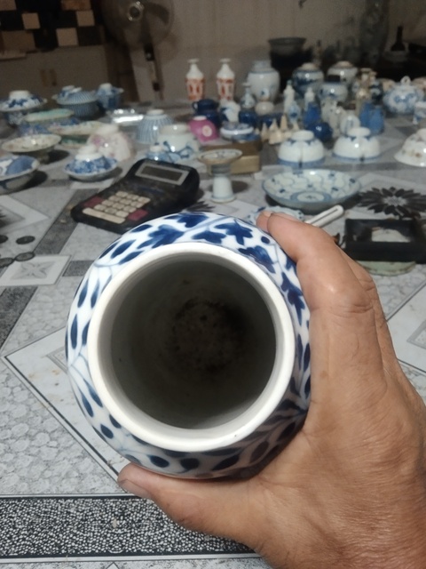 古玩陶瓷青花龍穿花紋瓶，無底圖，偏老真品鑒賞圖