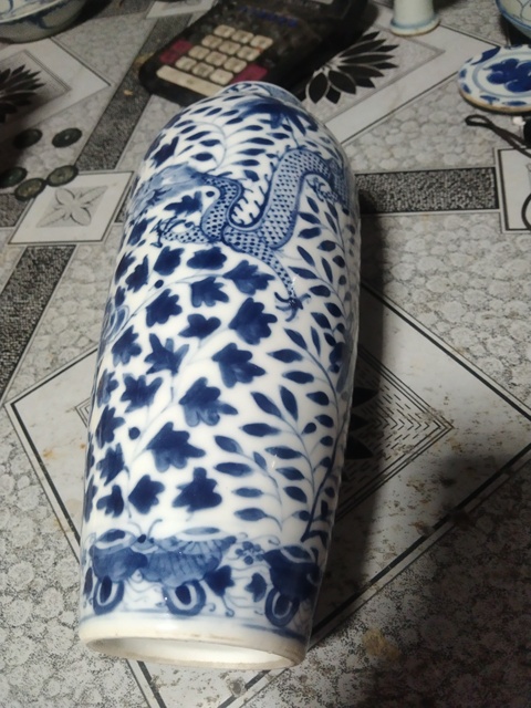 古玩陶瓷青花龍穿花紋瓶，無底圖，偏老真品鑒賞圖