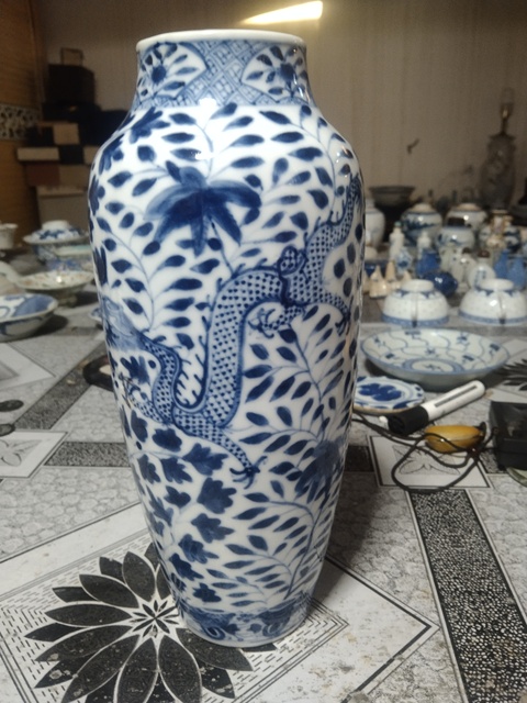 古玩陶瓷青花龍穿花紋瓶，無底圖，偏老真品鑒賞圖