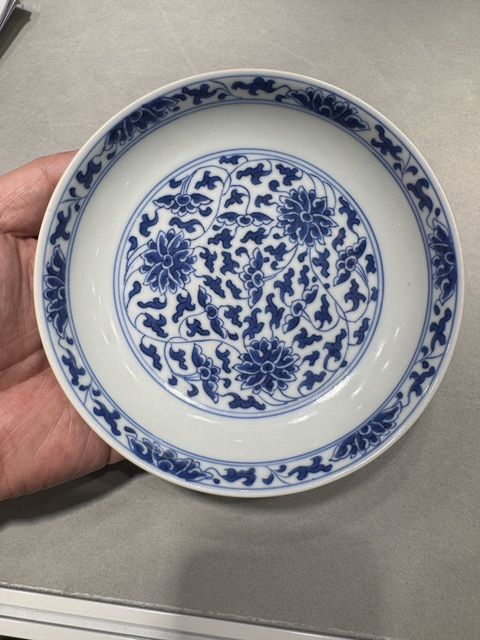 古玩陶瓷青花纏枝花卉紋盤真品鑒賞圖