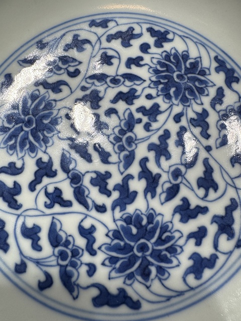 古玩陶瓷青花纏枝花卉紋盤真品鑒賞圖