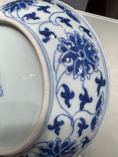 古玩陶瓷青花纏枝花卉紋盤真品鑒賞圖