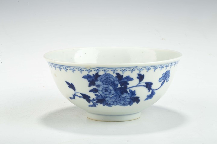 古玩陶瓷清末民初·青花花卉紋碗拍賣(mài)，當(dāng)前價(jià)格1500元