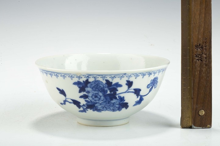 古玩陶瓷清末民初·青花花卉紋碗拍賣(mài)，當(dāng)前價(jià)格1500元