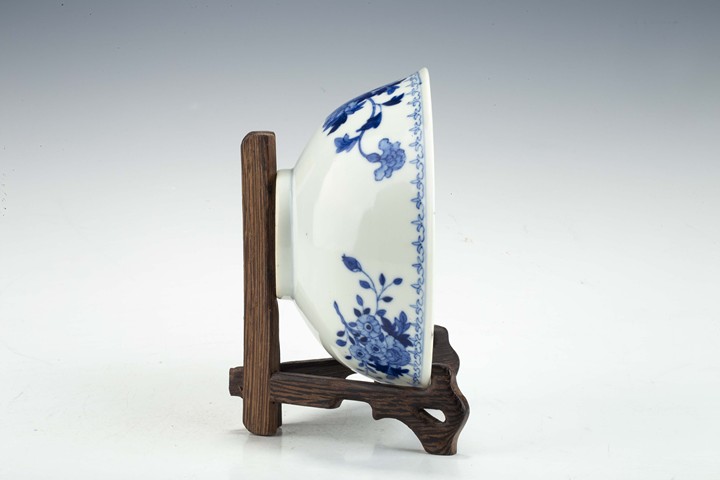 古玩陶瓷清末民初·青花花卉紋碗拍賣(mài)，當(dāng)前價(jià)格1500元
