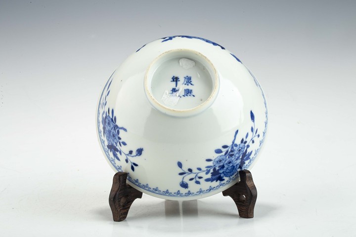 古玩陶瓷清末民初·青花花卉紋碗拍賣(mài)，當(dāng)前價(jià)格1500元