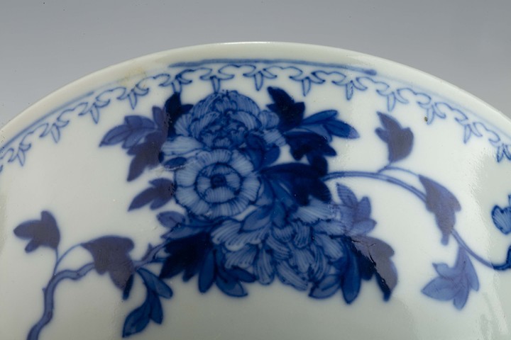 古玩陶瓷清末民初·青花花卉紋碗拍賣(mài)，當(dāng)前價(jià)格1500元