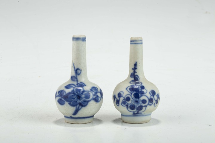 古玩陶瓷清康熙·青花梅花紋小瓶一對拍賣，當(dāng)前價(jià)格0元