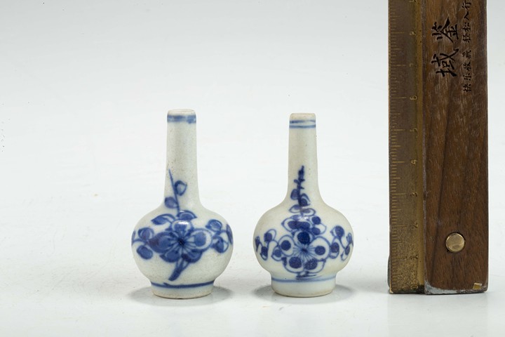 古玩陶瓷清康熙·青花梅花紋小瓶一對拍賣，當(dāng)前價(jià)格0元