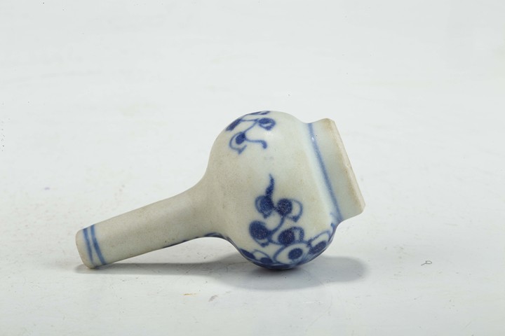 古玩陶瓷清康熙·青花梅花紋小瓶一對拍賣，當(dāng)前價(jià)格0元