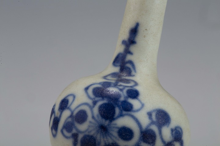 古玩陶瓷清康熙·青花梅花紋小瓶一對拍賣，當(dāng)前價(jià)格0元