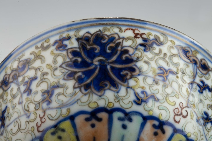 古玩陶瓷清光緒·青花加彩纏枝蓮紋碗拍賣,當(dāng)前價格3492元