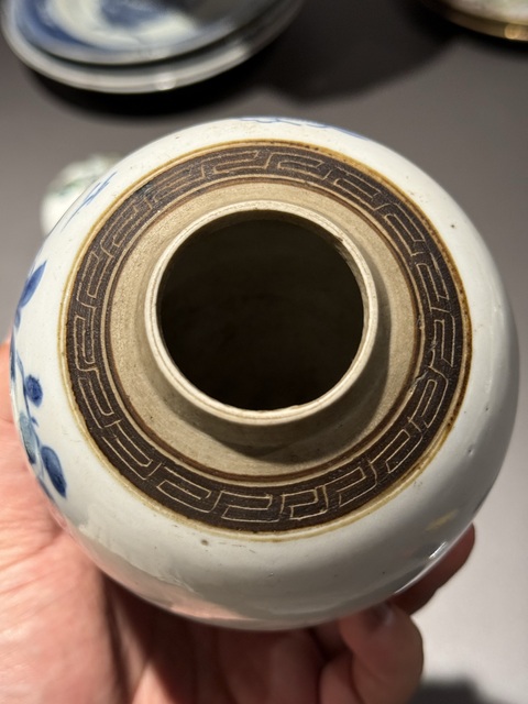 古玩陶瓷青花花卉紋罐真品鑒賞圖