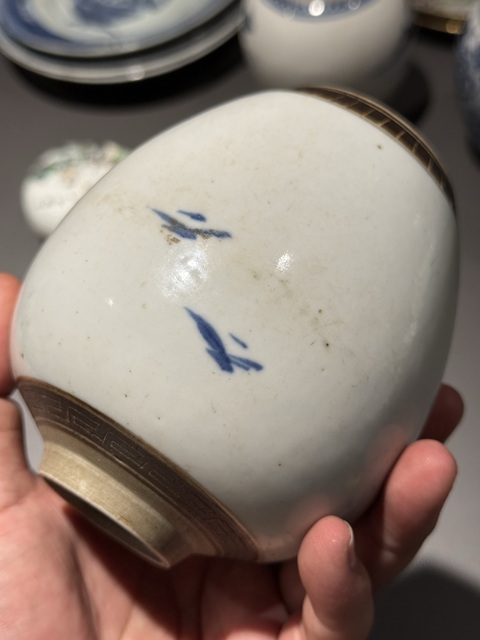 古玩陶瓷青花花卉紋罐真品鑒賞圖