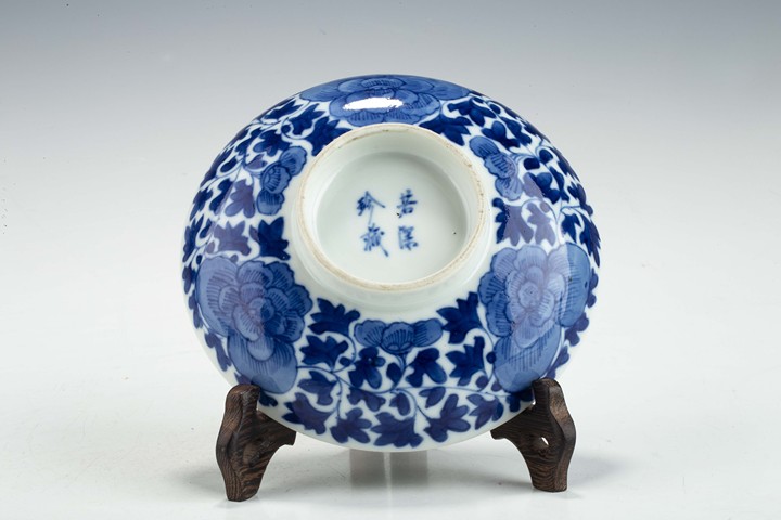 古玩陶瓷清晚·青花纏枝牡丹紋蓋碗拍賣，當前價格0元