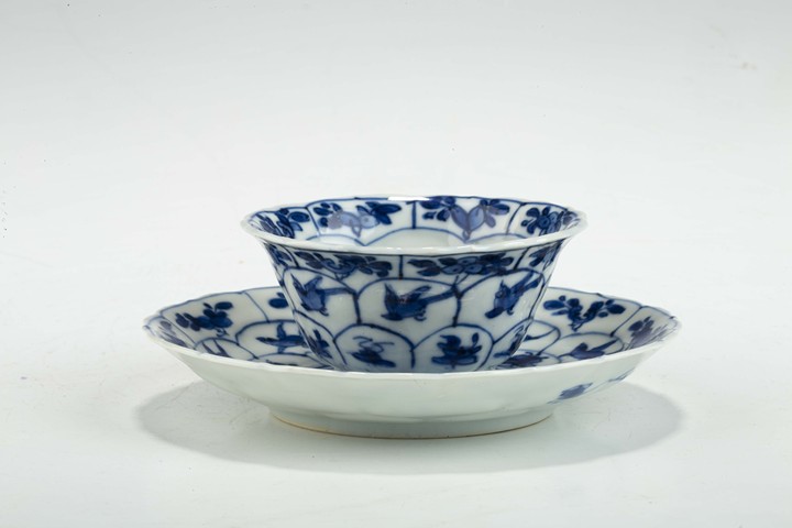 古玩陶瓷清康熙·青花喜鵲登梅圖花口杯碟拍賣,當前價格376元