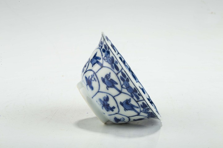 古玩陶瓷清康熙·青花喜鵲登梅圖花口杯碟拍賣,當前價格376元