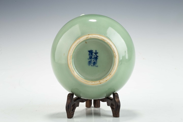 古玩陶瓷清末民初·青釉堆塑螭龍蝙蝠紋水盂拍賣,當前價格1464元