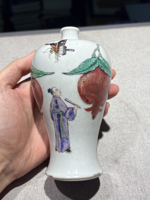 古玩陶瓷釉里紅廣彩人物梅瓶真品鑒賞圖