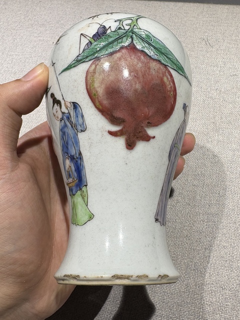 古玩陶瓷釉里紅廣彩人物梅瓶真品鑒賞圖