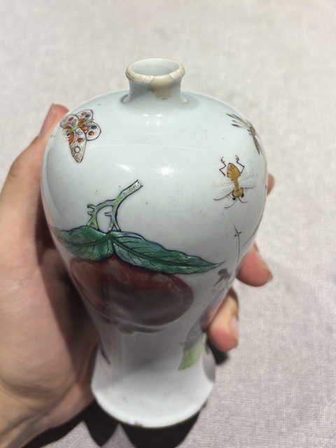 古玩陶瓷釉里紅廣彩人物梅瓶真品鑒賞圖