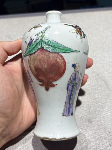 古玩陶瓷釉里紅廣彩人物梅瓶真品鑒賞圖