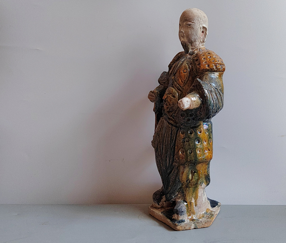 古玩陶瓷精品明代三彩持刀將軍俑拍賣，當前價格464元