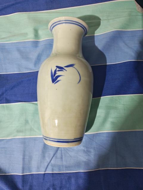 古玩陶瓷清道光 青花洞石菊花觀音瓶真品鑒賞圖