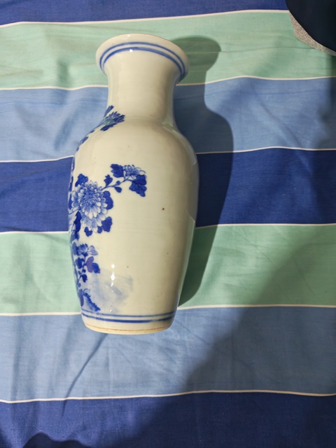 古玩陶瓷清道光 青花洞石菊花觀音瓶真品鑒賞圖