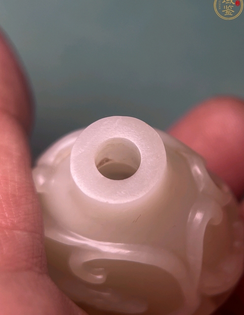 古玩玉器和田玉鼻煙壺真品鑒賞圖