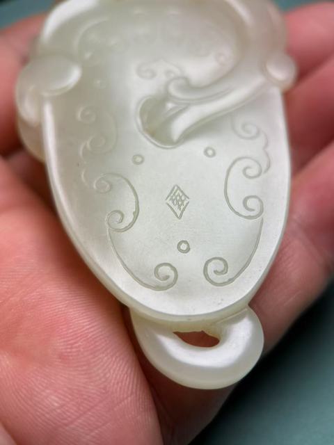 古玩玉器和田玉螭龍紋玉佩真品鑒賞圖