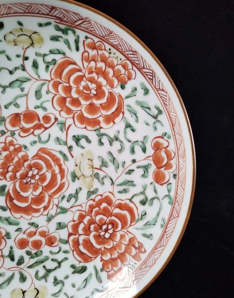 古玩陶瓷五彩牡丹圖盤真品鑒賞圖