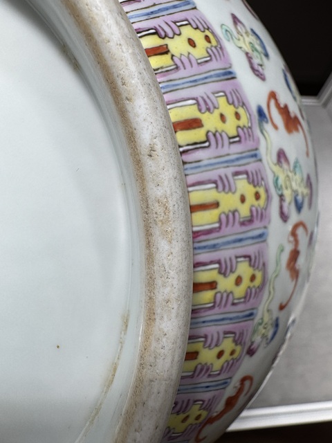 古玩陶瓷粉彩云蝠紋荸薺瓶，注意品相真品鑒賞圖