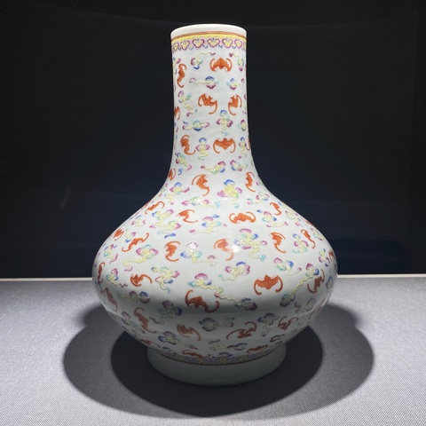 古玩陶瓷粉彩云蝠紋荸薺瓶，注意品相真品鑒賞圖