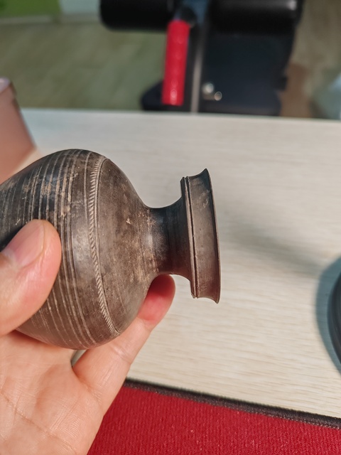 古玩陶瓷灰陶盤口壺真品鑒賞圖