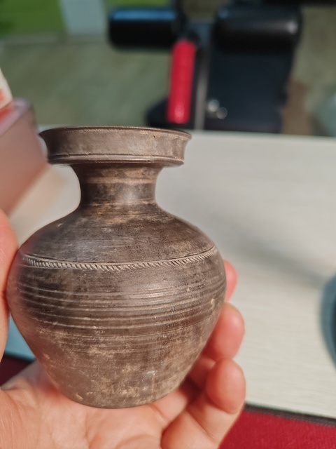 古玩陶瓷灰陶盤口壺真品鑒賞圖