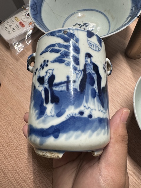 古玩陶瓷人物紋青花蓋盅真品鑒賞圖