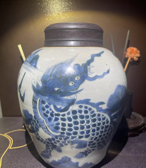 古玩陶瓷芭蕉麒麟紋青花罐真品鑒賞圖