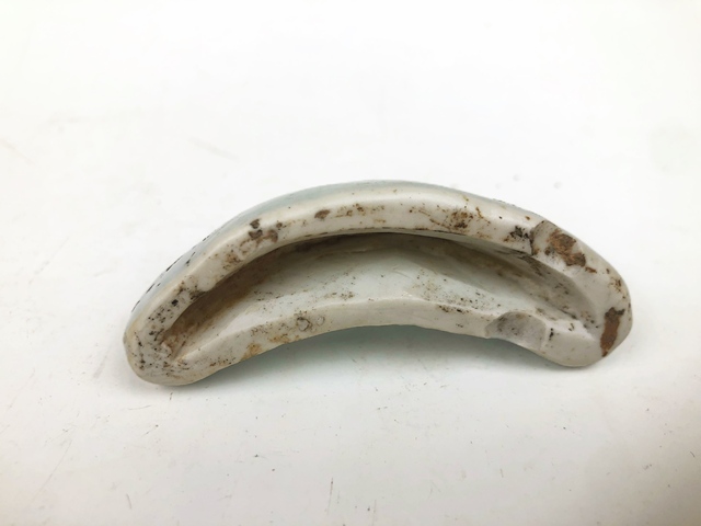 古玩陶瓷清中早·白釉山子筆架拍賣，當前價格219元