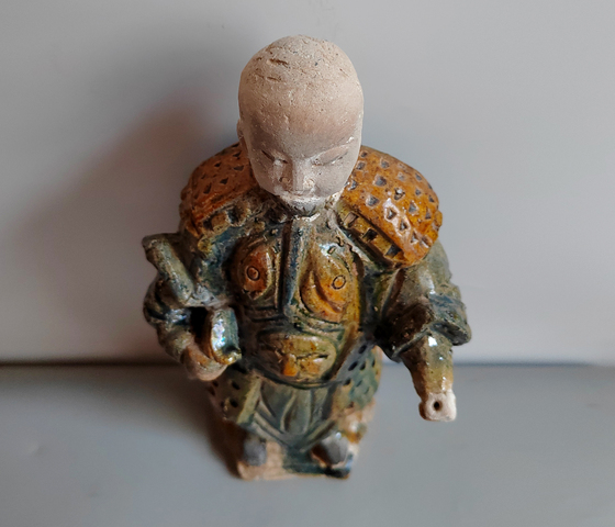 古玩陶瓷精品明代三彩持刀將軍俑拍賣，當前價格464元