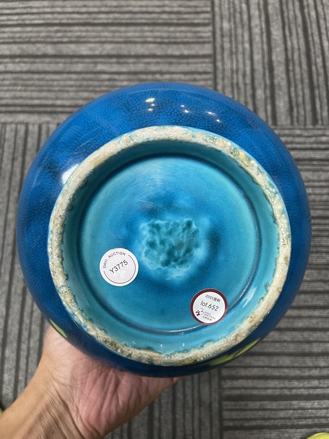 古玩陶瓷清中期 孔雀藍(lán)釉荸薺瓶拍賣,當(dāng)前價(jià)格169000元