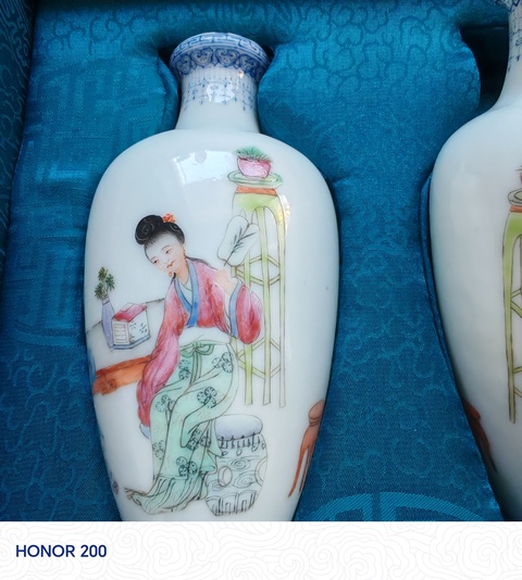 古玩陶瓷嬰戲紋粉彩瓶真品鑒賞圖