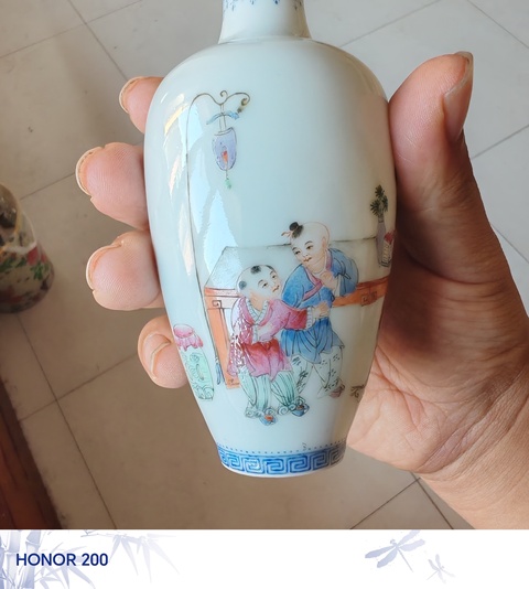 古玩陶瓷嬰戲紋粉彩瓶真品鑒賞圖