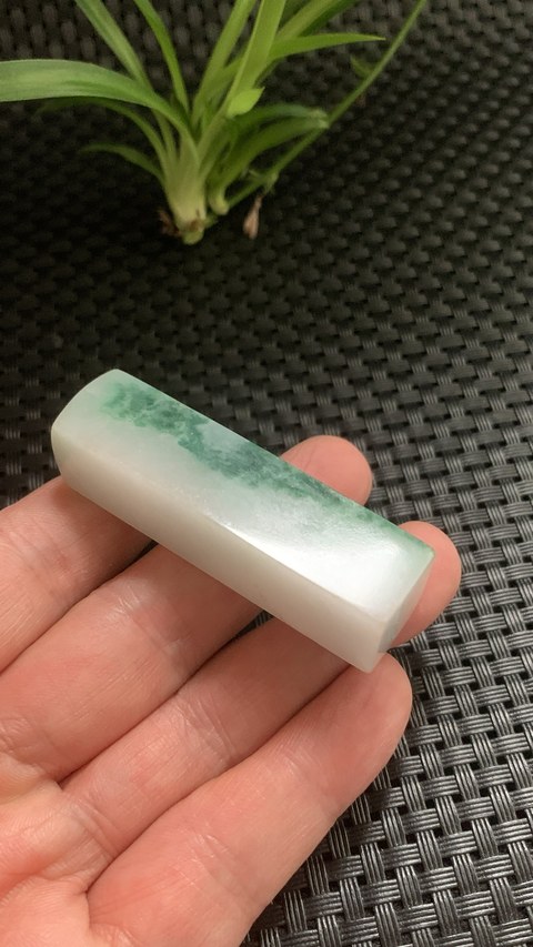 古玩玉器清代天然翡翠“素紋印章料”拍賣,當前價格6800元