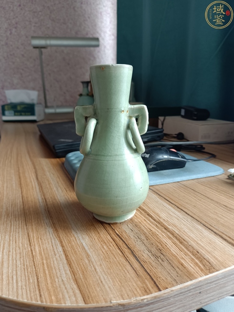 古玩陶瓷龍泉青瓷雙耳銜環瓶真品鑒賞圖