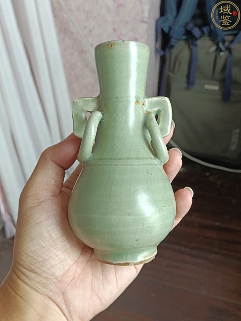 古玩陶瓷龍泉青瓷雙耳銜環瓶真品鑒賞圖
